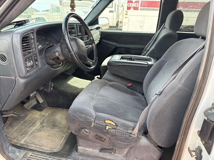 2002-chevrolet-1500-image-10