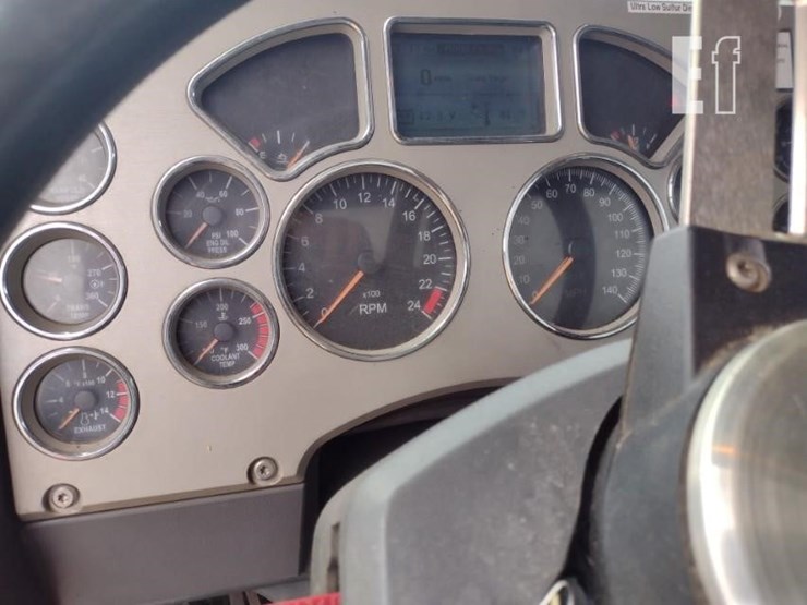 2012-mack-pinnacle-cxu613-image-11