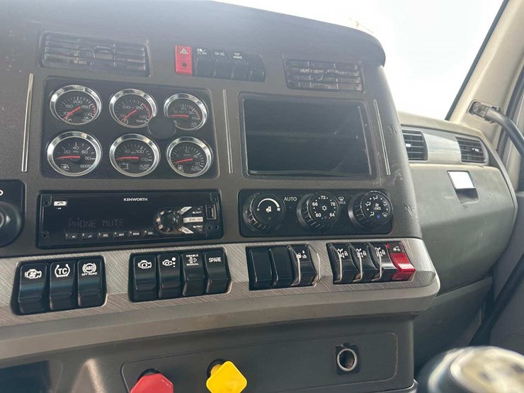 2018-kenworth-t880-image-9