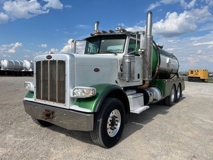 2013-peterbilt-388-image-1