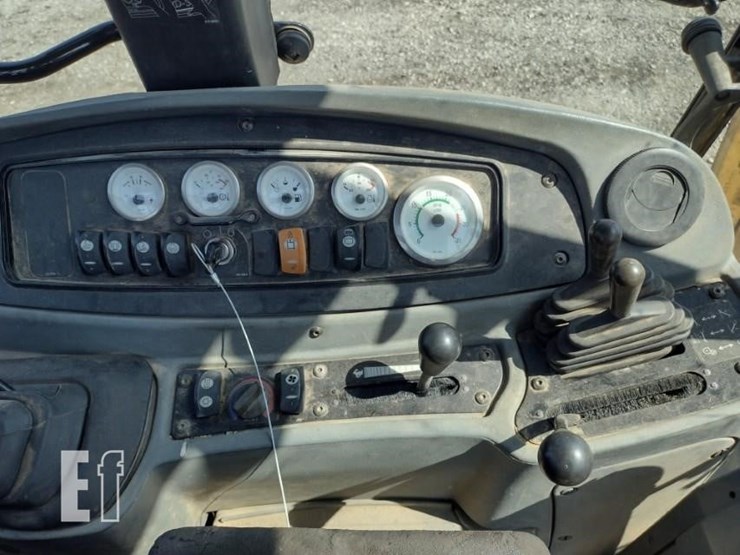 2004-caterpillar-420d-image-11