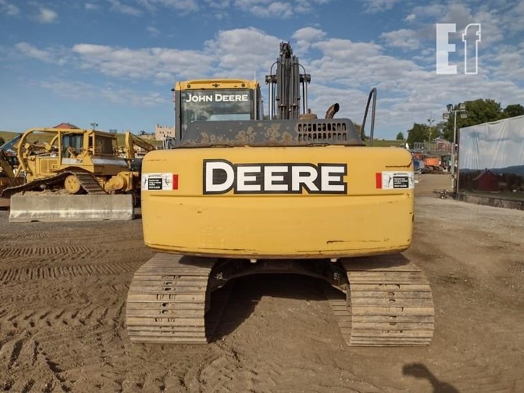 2010-deere-120d-image-4