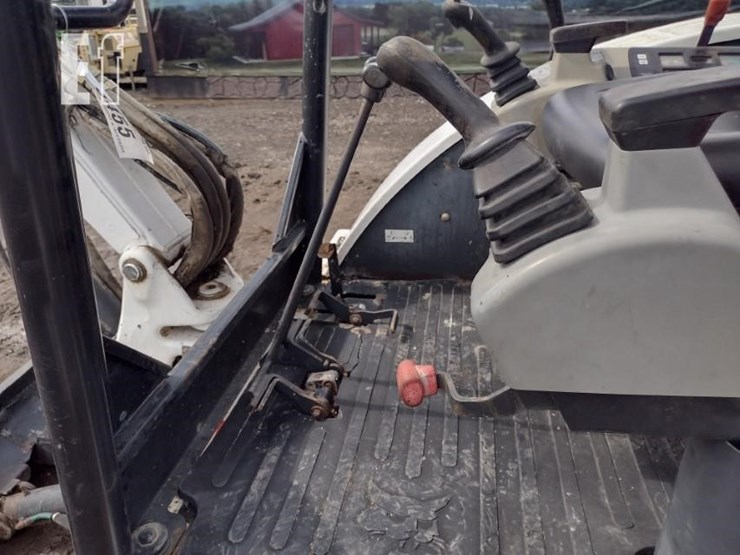 2006-bobcat-331-image-11