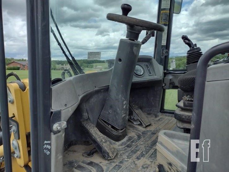 2017-deere-244kii-image-10