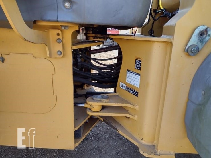 2003-deere-444h-image-28
