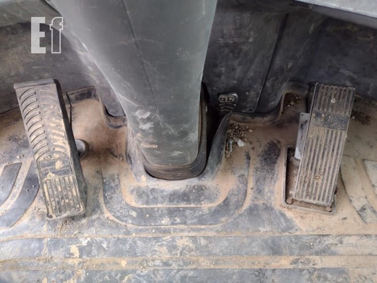 2017-deere-244kii-image-6