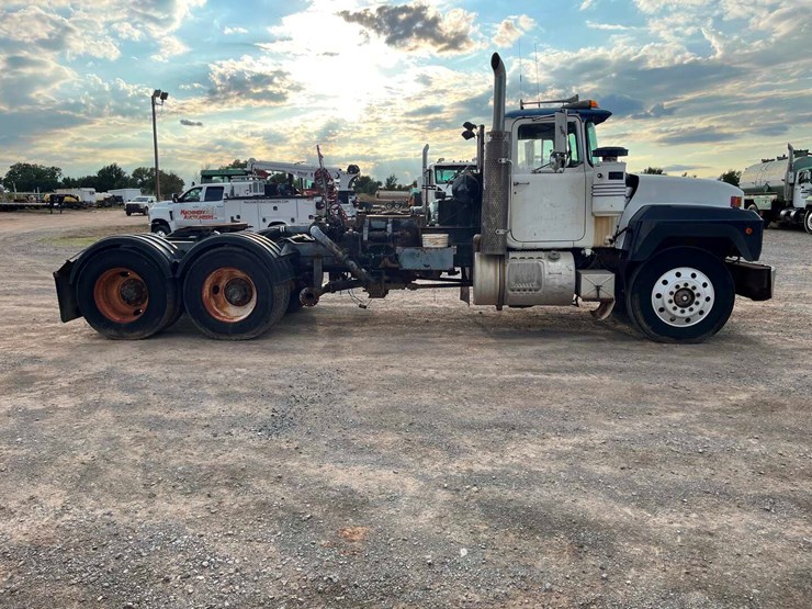 1992-mack-rd688s-image-4