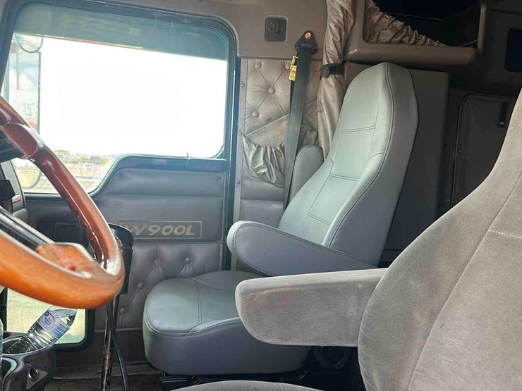 2006-kenworth-w900l-image-9