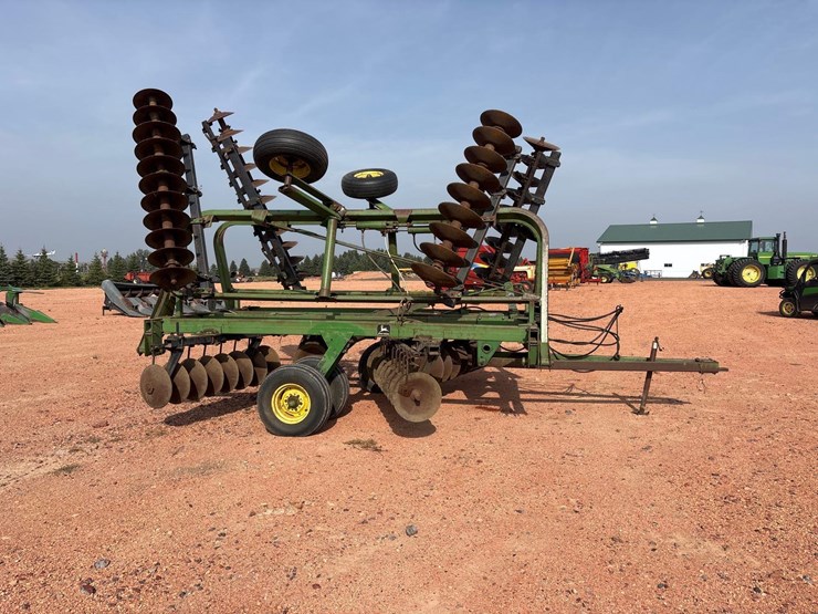 john-deere-235-image-4