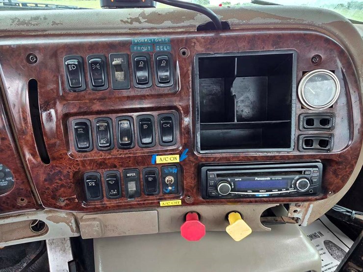 2001-mack-ch613-image-25