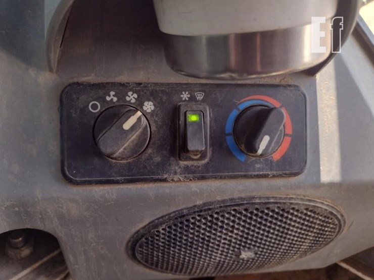 2020-bobcat-t590-image-11