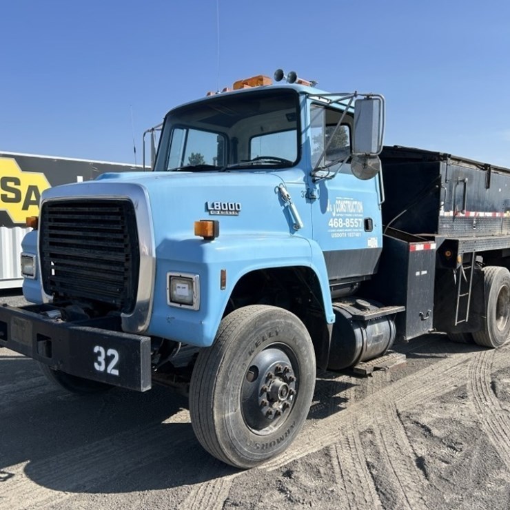 1992 FORD L8000
