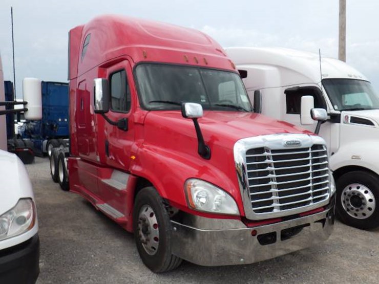 2017-freightliner-cascadia-125-image-2