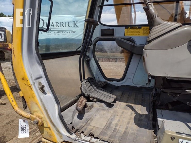 1992-deere-490e-image-12