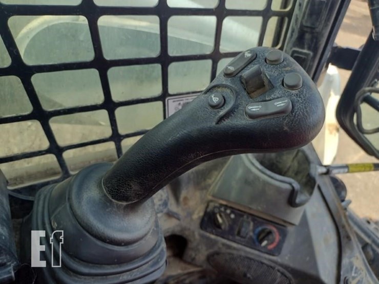 2019-bobcat-t740-image-11