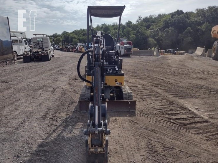 2022-deere-17g-image-2
