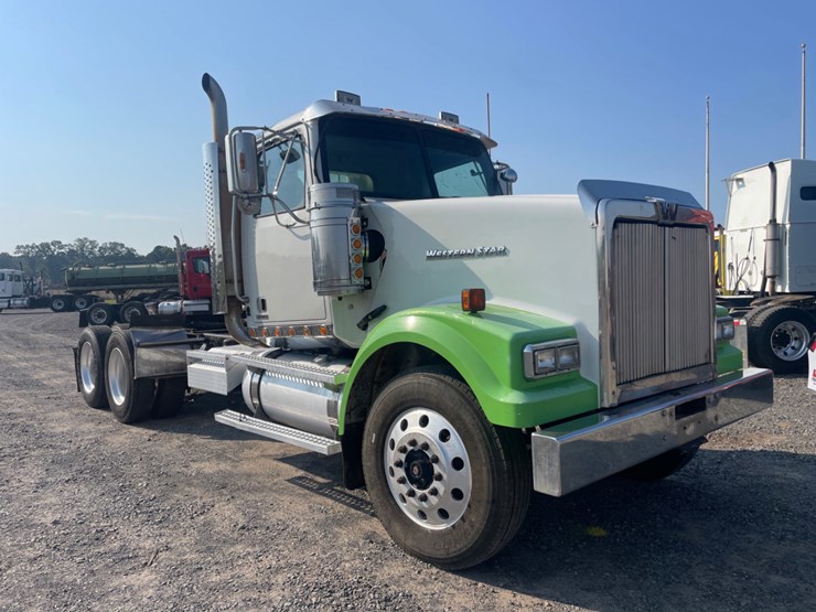 2015-western-star-4900-image-3