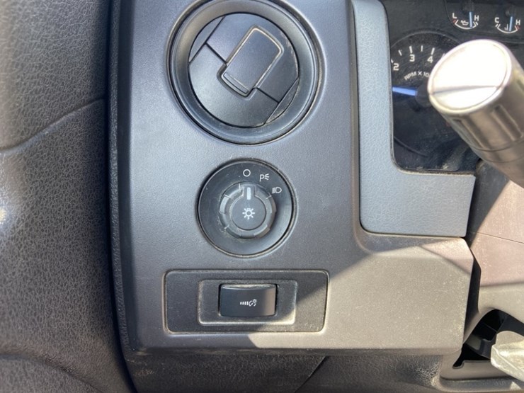 2011-ford-f150-xl-image-25