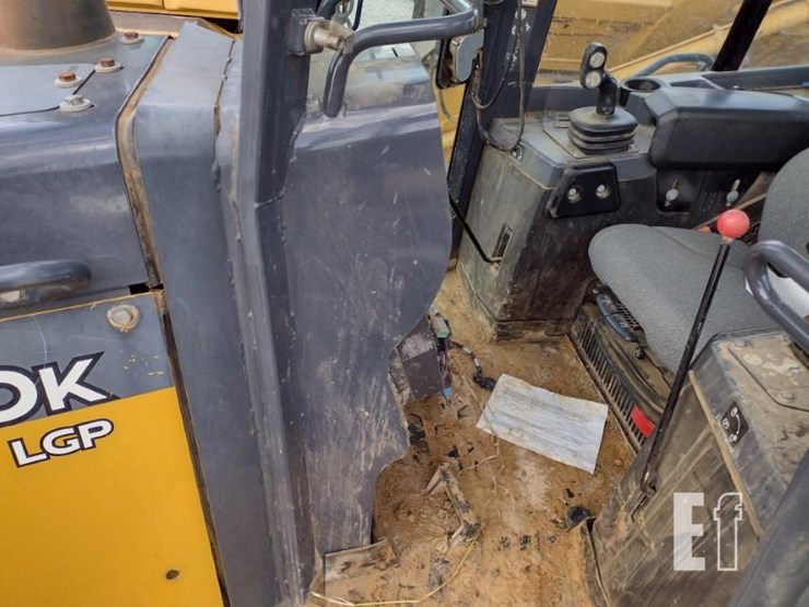 2018-deere-750k-lgp-image-14