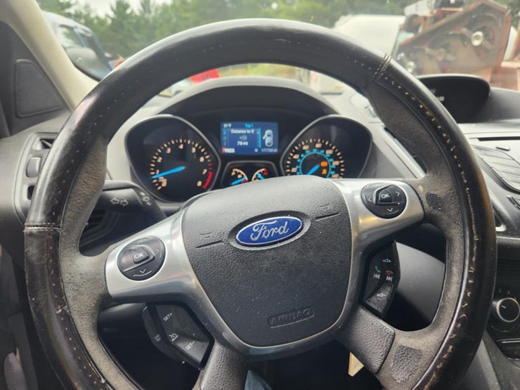 2014-ford-escape-image-35