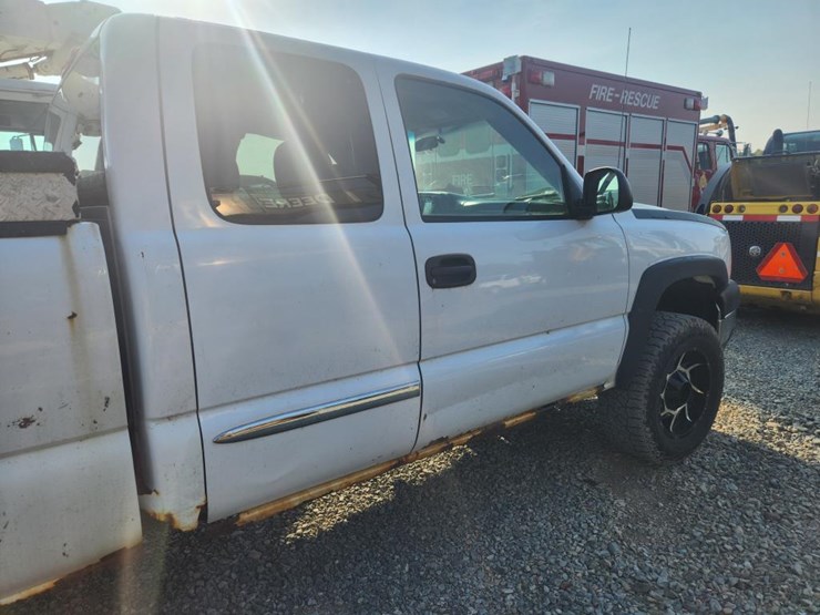 2006-chevrolet-2500-image-15