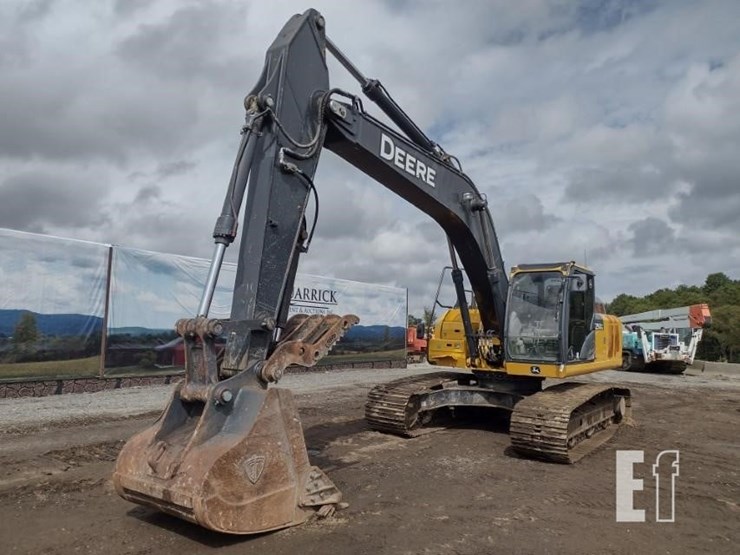 2021-deere-250g-lc-image-53