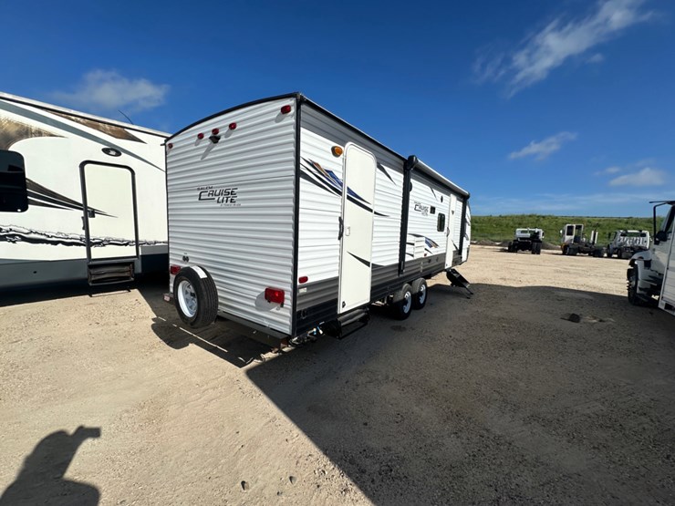 2018-forrest-river-cruise-lite-camper-image-3