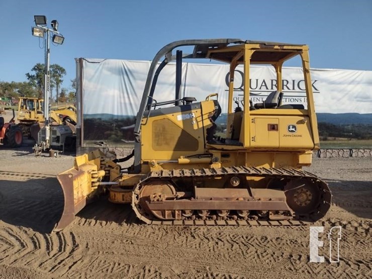 2004-deere-550h-lt-image-1