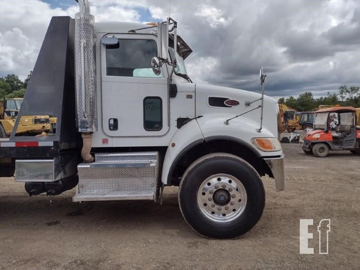 2016-peterbilt-348-image-43