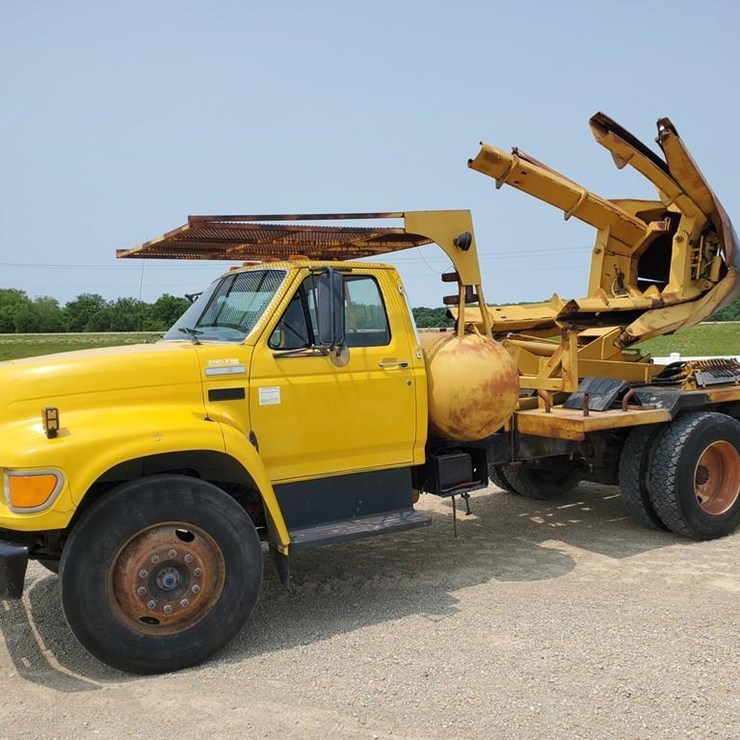 1995 FORD F700