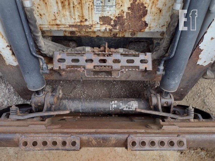 2012-bobcat-s650-image-14