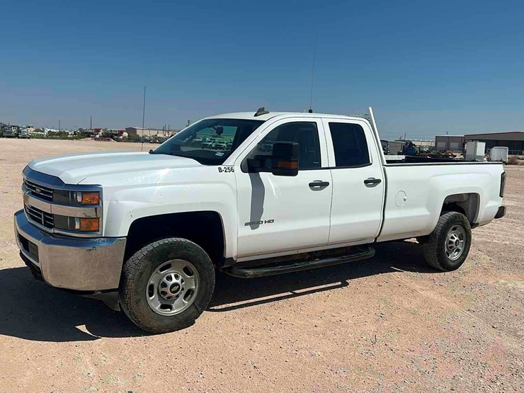 2015-chevrolet-silverado-2500hd-image-1