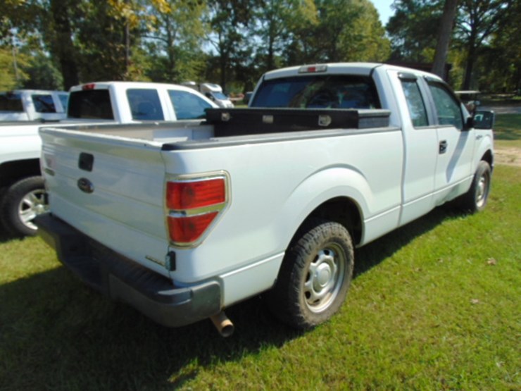 2013-ford-f150-xl-image-2