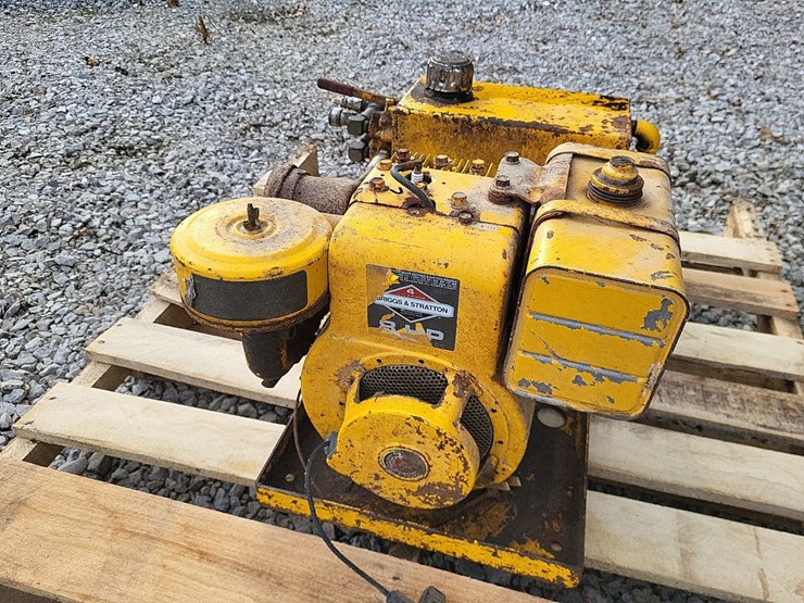 augermate-hydraulic-pump-with-gas-engine-image-9