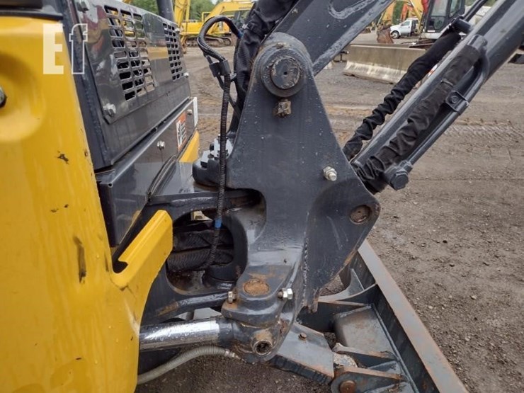 2022-deere-26g-image-23