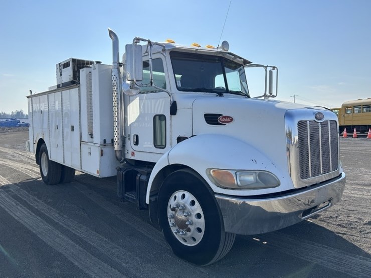 2005-peterbilt-335-image-7
