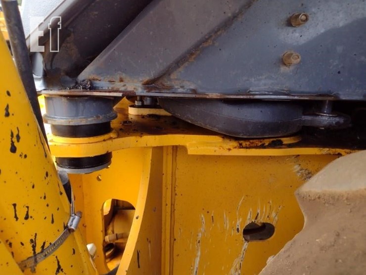 2020-deere-410l-image-25