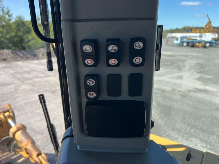 2012-caterpillar-d8t-image-30