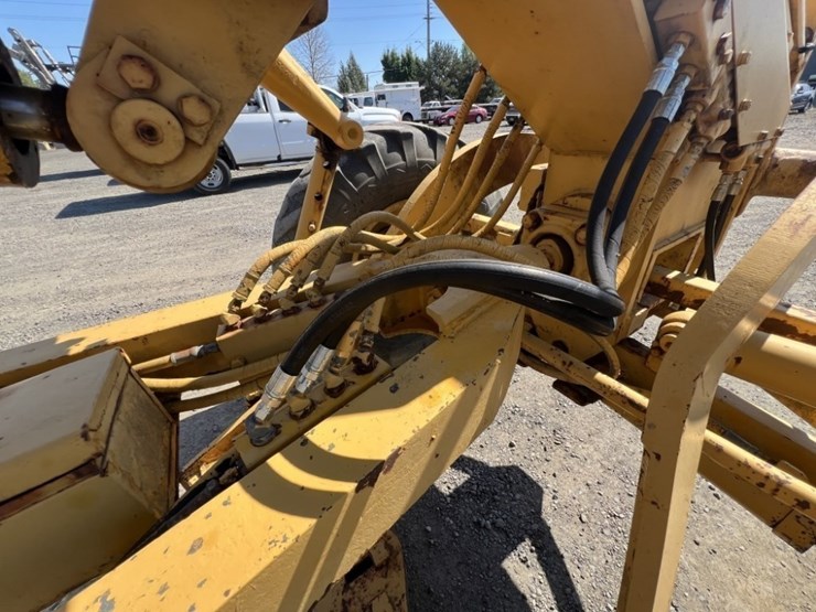 caterpillar-120-image-22