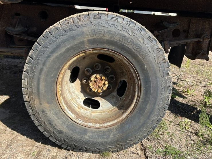 2005-gmc-3500-image-38