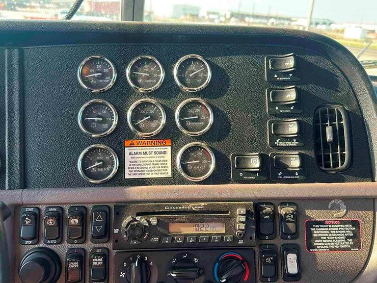 2013-peterbilt-367-image-7
