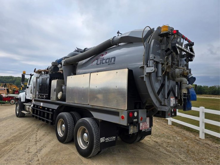 freightliner-114sd-image-3