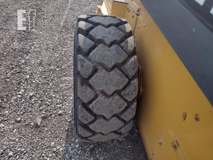 2020-deere-324g-image-21