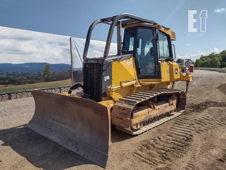 2012-deere-700j-lt-image-45