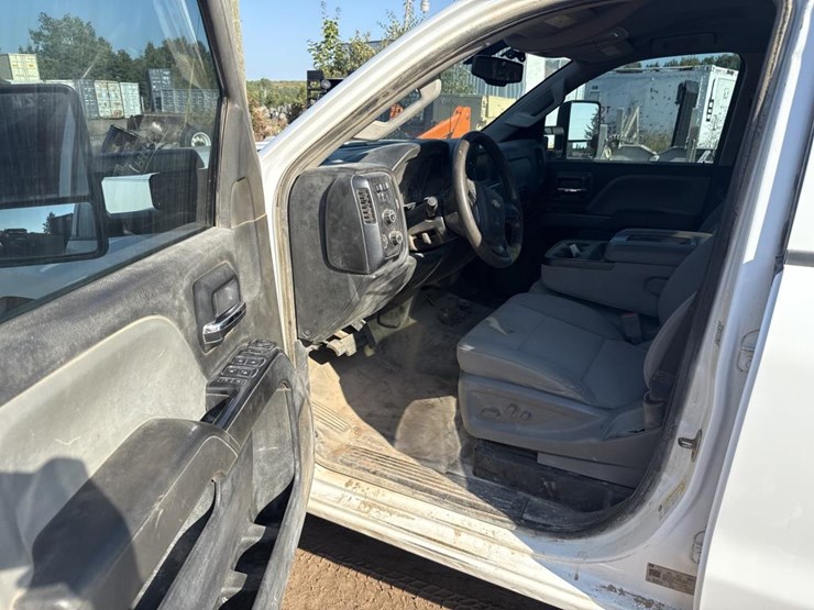 2019-chevrolet-2500-image-25