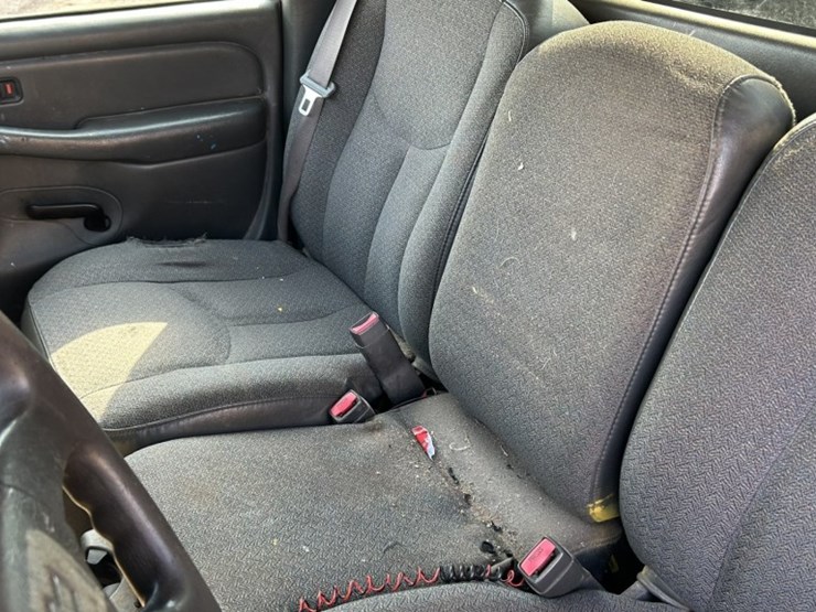 2003-chevrolet-2500hd-image-27