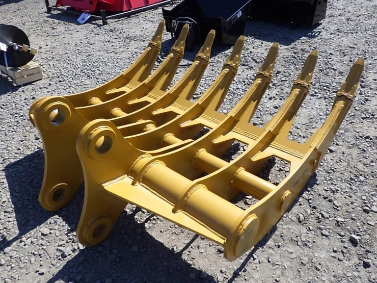 giyi-cat-320-excavator-rake-64"-image-2