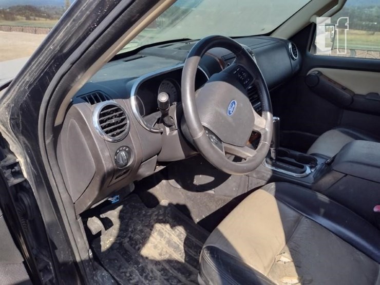 2010-ford-explorer-image-12