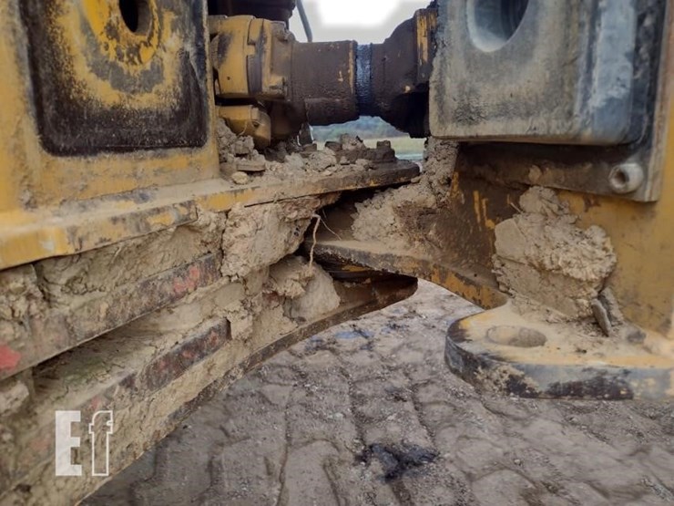 2005-deere-300d-image-24