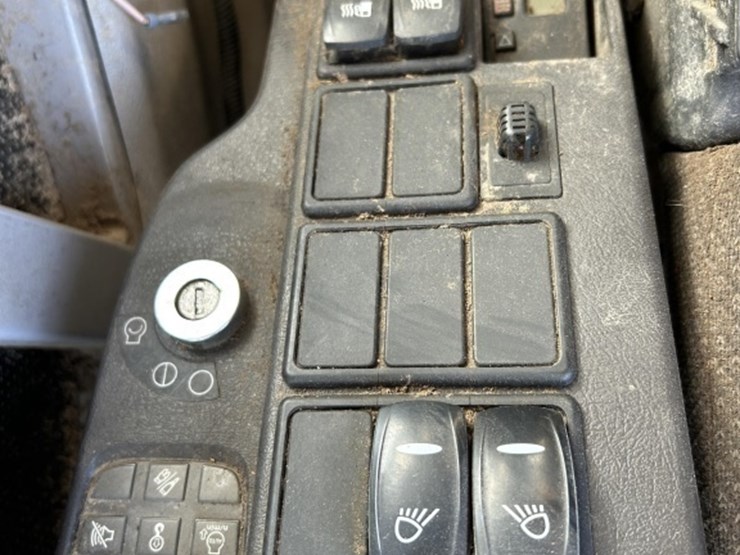 volvo-fc2421c-image-53